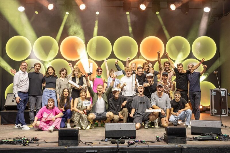 Siegerfoto Sound@V 2025. Die Gewinnerinnen und Gewinner des „Sound@V 2025“ – Bild: ORF/​Maurice Shourot