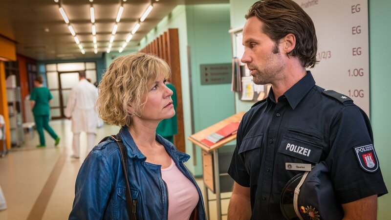 Karin Berger (Anne Kasprik), die Betreuerin von Michel Freitag, und Mattes (Matthias Schloo) sind unterschiedlicher Meinung bezüglich des Zustandes ihres paranoid-schizophrenen Schützlings. – Bild: ZDF und Boris Laewen
