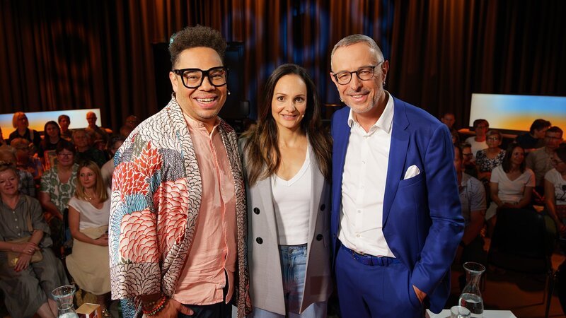 Marc Sway, Sarah van Berkel und Moderator Dani Fohrler – Bild: SRF/​Alec Handschin /​ VIDEOTEAM
