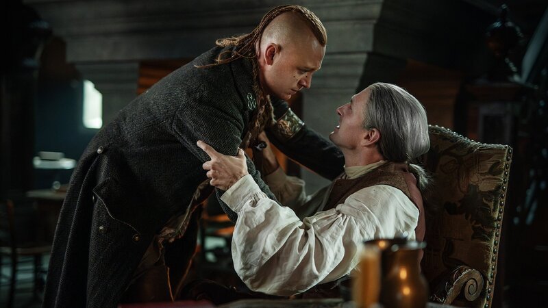 Bittersüsses Wiedersehen zwischen Sohn und Vater: John Bell als junger Ian Murray und Steven Cree als der alte Ian Murray – Bild: SRF/​Sony Pictures Television Inc.