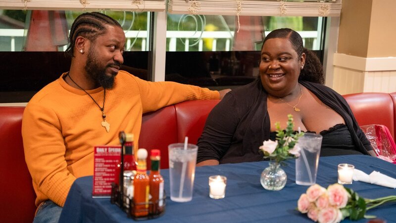 Jol Trammell and Nesha Harris smirk and smile at each other. – Bild: TLC (DEUT)
