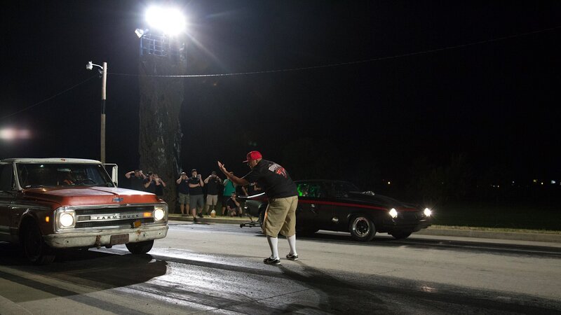 Big Chief readies Farmtruck and Shane at the starting line. – Bild: Discovery Communications