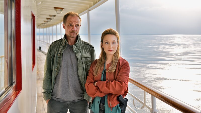 Matthias Koeberlin (Micha Oberländer), Alina Fritsch (Luisa Hoffmann). – Bild: Patrick Pfeiffer /​ ORF /​ Graf Film
