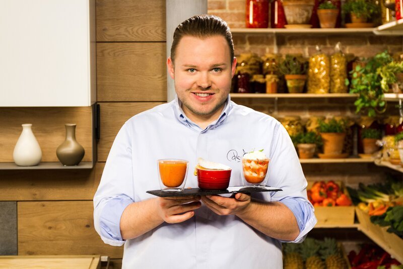 Richard Rauch: „Topfenkuchen, Hollerblütenschaum, Erdbeermojito“. – Bild: ORF/​Interspot Film