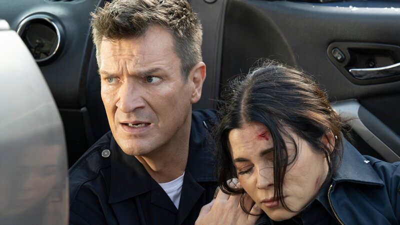 Jason Wyler hat Bailey (Jenna Dewan) im Visier, fährt sie an und entführt sie. Es beginnt eine Verfolgungsjagd, bei der Officer John Nolan (Nathan Fillion) alles daransetzt, seine Geliebte so schnell wie möglich zu retten. – Bild: ZDF