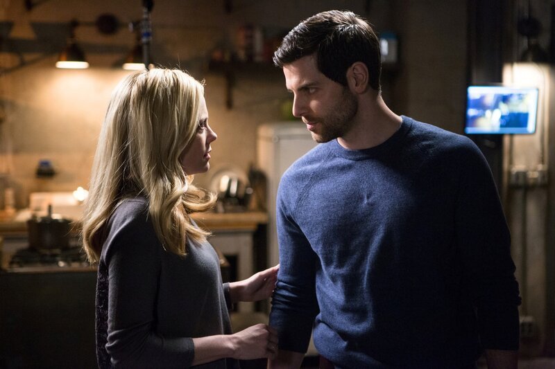GRIMM -- „Good to the Bone“ -- Pictured: (l-r) Claire Coffee as Adalind Schade, David Giuntoli as Nick Burkhardt. – Bild: NBC /​ UNIVERSAL /​ Open 4 Business Productions LLC.