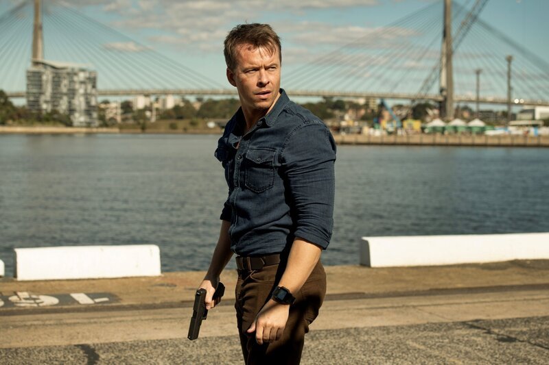 Todd Lasance as AFP Liaison Officer Sergeant Jim ‚JD‘ Dempsey in NCIS: Sydney (Episode 1, Season 2) streaming on Paramount+. – Bild: Daniel Asher Smith /​ CBS/​Paramount