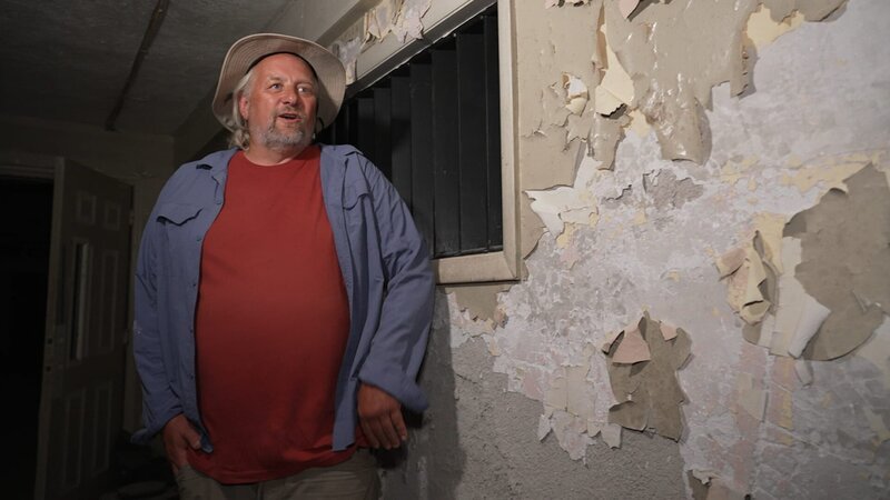 Interview subject inside Indiana State Sanatorium building – Bild: TLC (DEUT)