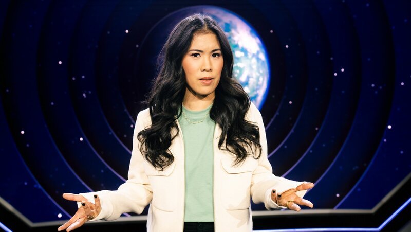 „MAITHINK X – Die Show: Im SUV zur Lösung der Klimakrise“: Dr. Mai Thi Nguyen-Kim im Studio König, Köln. – Bild: ZDF