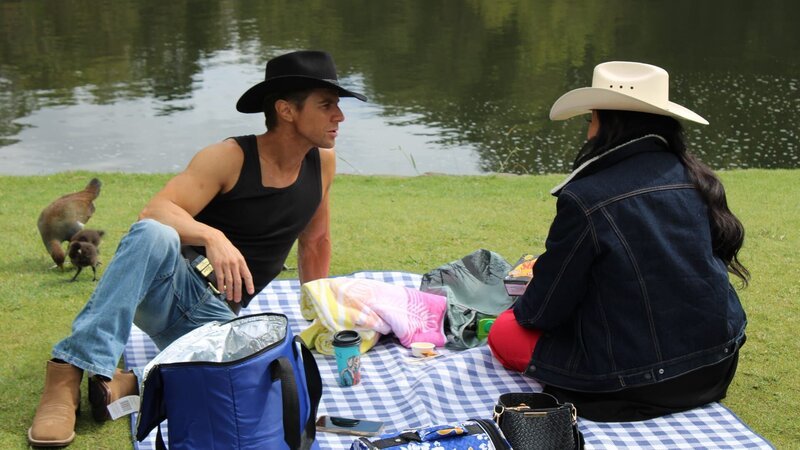 Pattiya Phillips and Dylan Yeandle having a picnic at the Cataract Gorge in Tasmania. – Bild: TLC (DEUT)