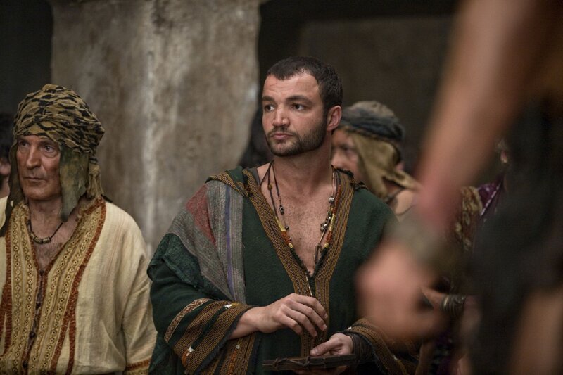 Ashur (Nick Tarabay, r.) – Bild: RTL Crime