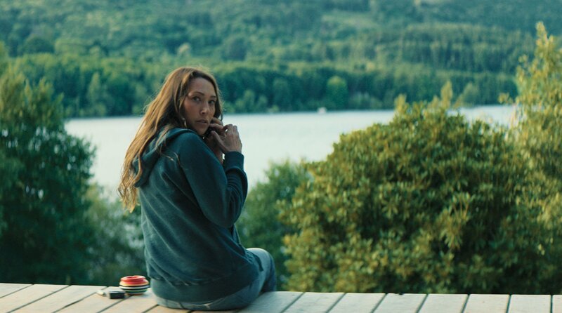 Noémie (Laura Smet) muss eine Entscheidung treffen. – Bild: ARD Degeto Film/​France Télévisions/​Quad Drama/​Tristan Tortuyaux (Repro)