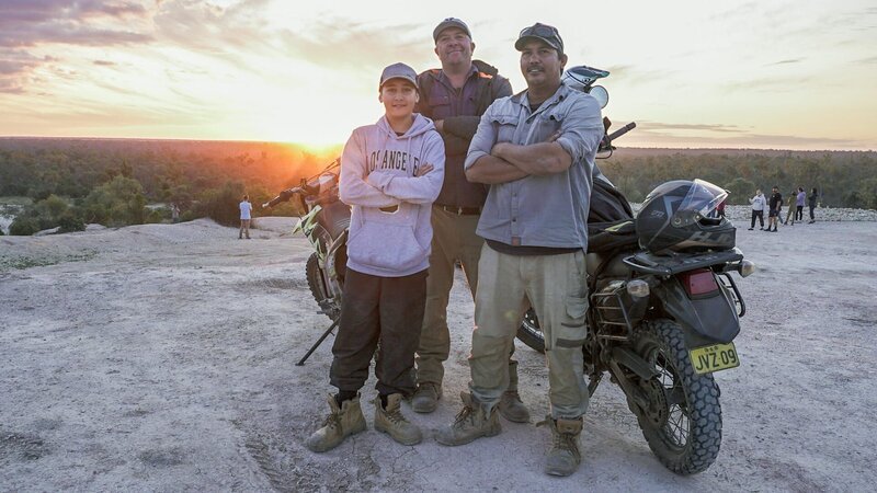 From left to right: Logan Williams, Roger Williams, Lee Hobden – Bild: Warner Bros. Discovery /​ prospero