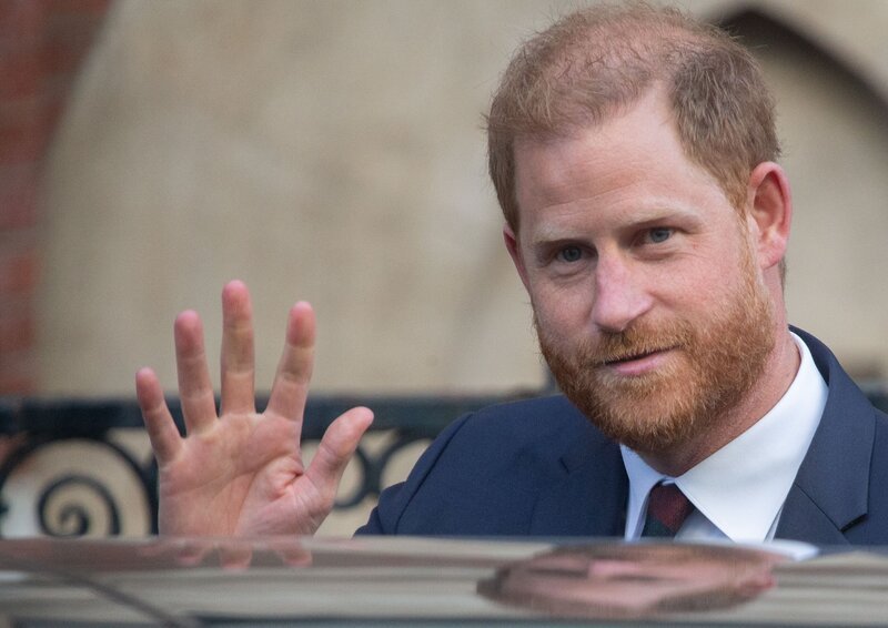 Prinz Harry will Versöhnung. Nach „Megxit“, Enthüllungen und Zerwürfnis sucht er wieder die Annäherung an seine Familie. – Bild: ZUMA Press /​ Salci, Taifun