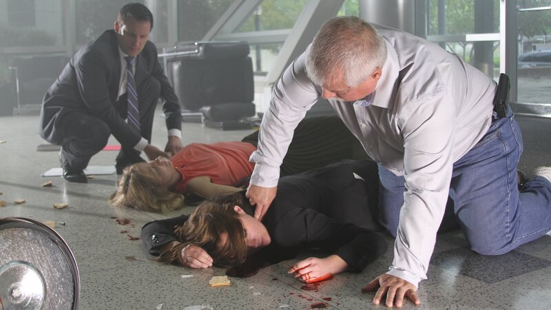 A detective feeling for a pulse. – Bild: Discovery Communications