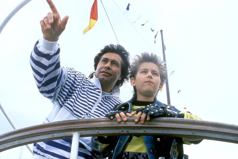 „Ein Schloss am Wörthersee“ – Ein wichtiger Gast wird im Schlosshotel erwartet. Im Bild (v.li.): Roy Black (Lennie Berger), Alexander Bouymin (Max). – Bild: ORF/​Lisa Film