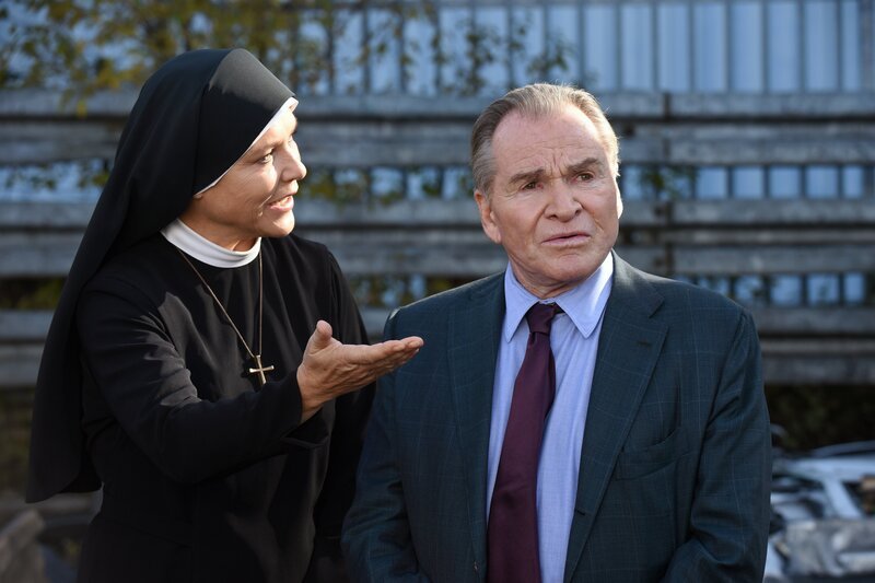 Wöller (Fritz Wepper) und Schwester Hanna (Janina Hartwig) treffen eine Vereinbarung. – Bild: ORF 2