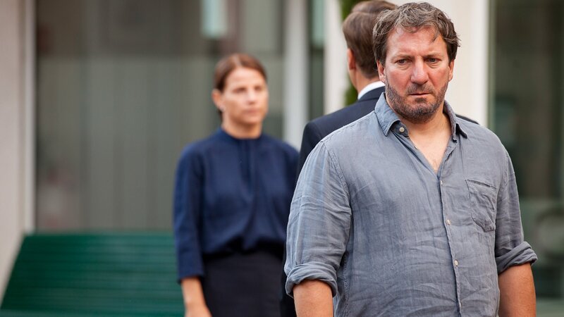 Robert Palfrader (Peter Höllbacher). – Bild: ZDF und ORF/​Allegro Film/​Oliver Oppitz