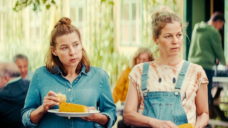 L-R: Agnes und Elisabeth. – Bild: ORF/​Allegro Film