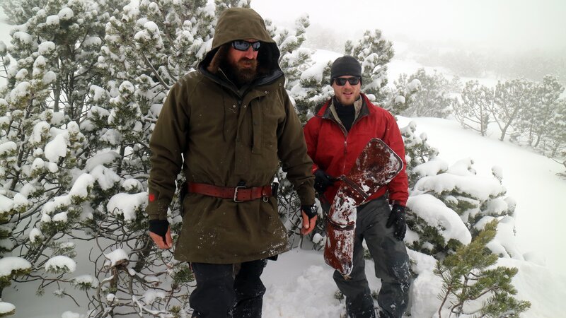 Grady Powell and Josh James geared up in the snow with the bag of resources in Bulgaria. – Bild: Discovery Communications, Inc.