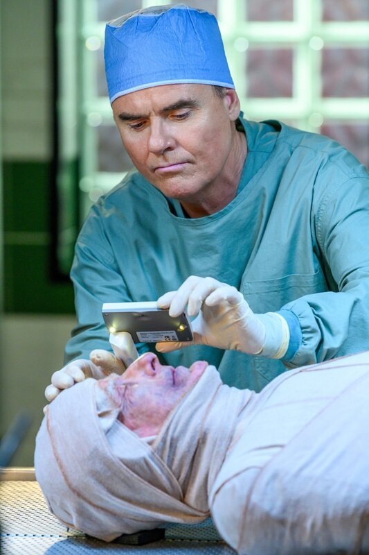 Darren Gilshenan (Dr. Lyle Fairley). – Bild: ORF/​Disney/​ABC/​Scott Belzner