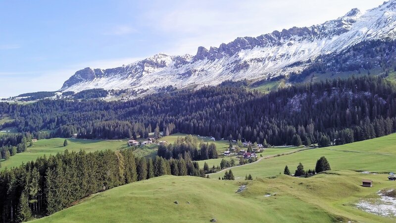 Landschaftsaufnahme Graubünden im Oktober. – Bild: Thomas Beckmann /​ Eckert Film /​ ServusTV