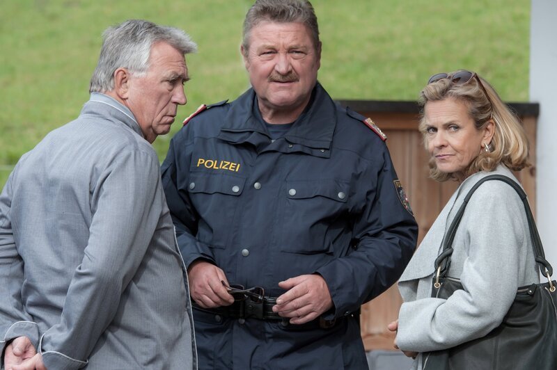 „Soko Kitzbühel“, „Alte Schuld.“ Im Bild (v.li.): Heinz Marecek (Hannes Kofler), Ferry Öllinger (Kroisleitner), Andrea L’Arronge (Gräfin Schönberg). – Bild: ORF