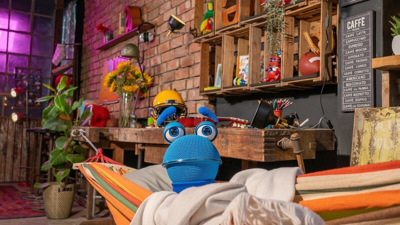 Singa ist im Urlaub und das SingDing kann so faul sein, wie es ihm gefällt – wenn da nur nicht Singas lange To-do-Liste wäre. – Bild: ZDF/​Tim Bornemann