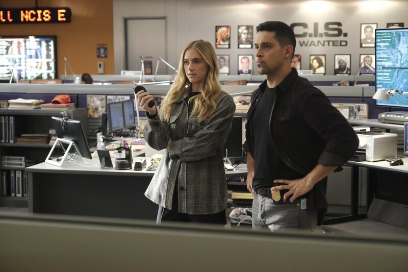 Ellie Bishop (Emily Wickersham, l.); Nick Torres (Wilmer Valderrama, r.) – Bild: CBS Broadcasting Inc.