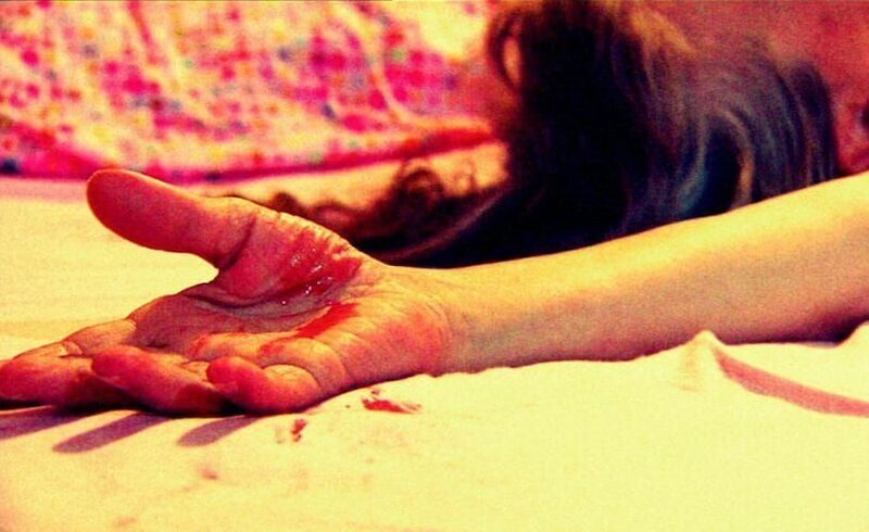 Fall „Schlüssel geraubt und Frau ermordet“: Dem Opfer Frau K. wurden zahlreiche Ritzungen und eine Bisswunde an der Brust zugefügt. Lässt sich anhand einer DNA-Analyse der Bisswunde der Täter ermitteln? – Bild: RTL