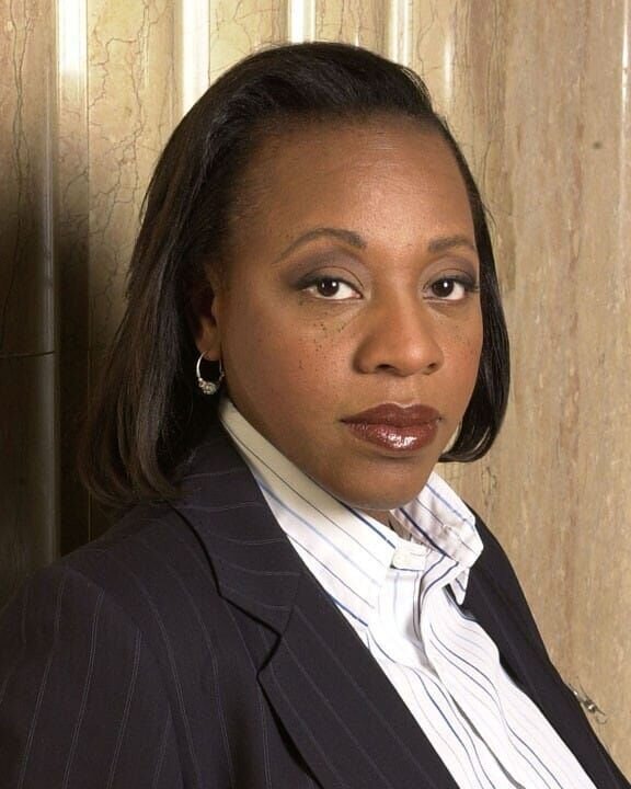 Vivian Johnson (Marianne Jean-Baptiste) – Bild: RTL
