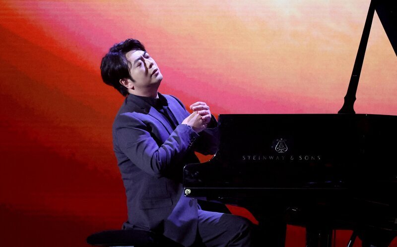 Pianist Lang Lang bei „Le Gala des Pièces Jaunes“ in Paris. – Bild: ZDF und Jacovides Moreau /​ Best Image