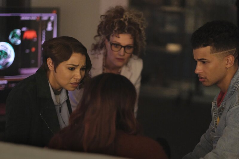 (v.l.n.r.) Nora West-Allen (Jessica Parker Kennedy); Joan Williams (Michelle Harrison); Bart Allen (Jordan Fisher) – Bild: and TM DC Comics Warner Bros. Ent. Inc.
