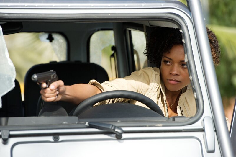Die neue Miss Moneypenny, Eve (Naomie Harris), sitzt nicht nur in London im Büro. – Bild: RTL /​ Danjaq, LLC, United