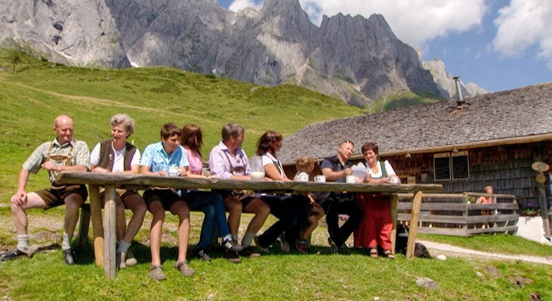 Harry Prünster bei der Brandstatthütte. – Bild: ORF