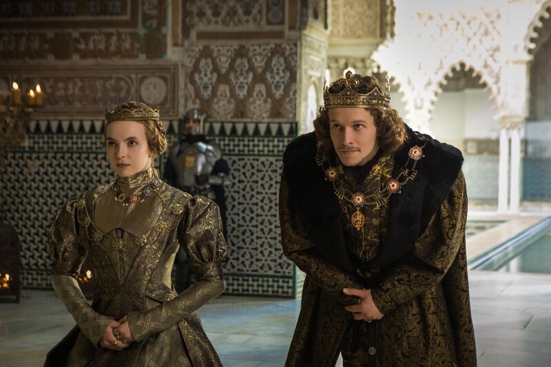 Elizabeth von York (Jodie Comer, l.); Henry VII. (Jacob Collins-Levy, r.) – Bild: Dieses Bild darf ausschließlich nach Maßgabe der Allgemeinen Geschäftsbedingungen für die Presselounges der Sender der ProSiebenSat.1 Media SE (AGB) genutzt werden. Die in den AGB festgesetzten Rechteeinschränkungen sind unbedingt  …