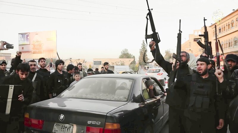 2014 marschiert die Terrormiliz IS im nordirakischen Mossul ein. – Bild: phoenix/​ZDF/​Lion TV