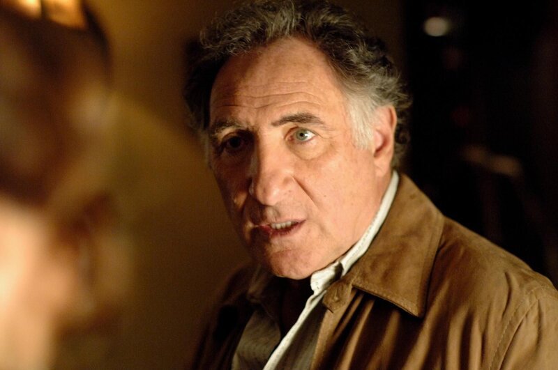 Findet Charlies neue Chefin Dr. Mildred French gut: Alan Eppes (Judd Hirsch) … – Bild: Paramount Network Television