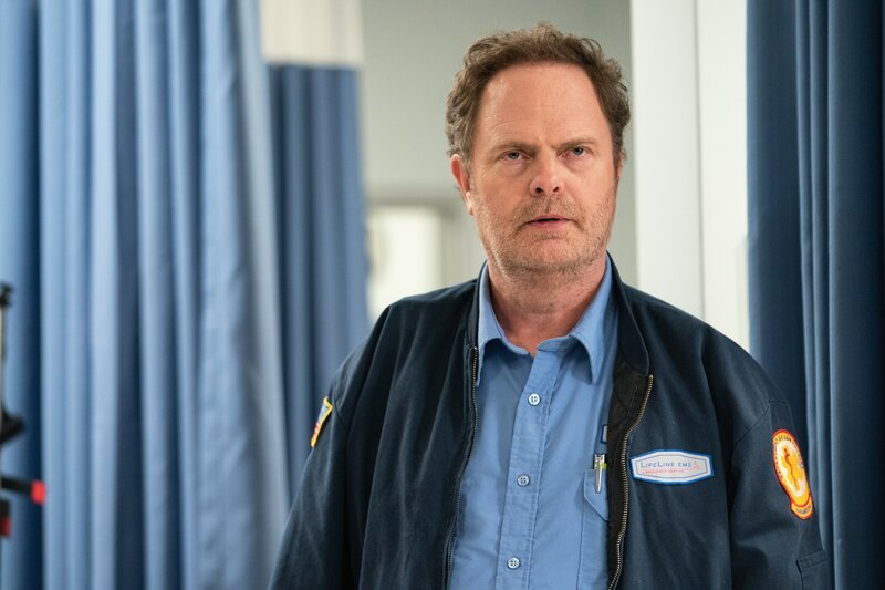 Der langjährige Sanitäter Randy (Rainn Wilson) ist nach 18 Jahren im Dienst zunehmend desillusioniert und ausgebrannt. – Bild: ZDF und Stefania Rosini