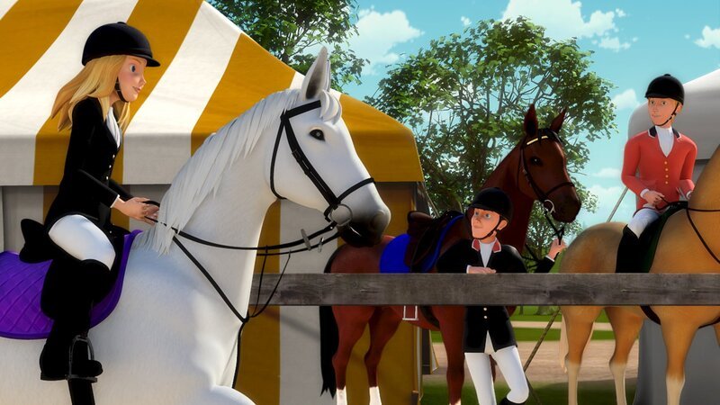 Jerry (Mi.) und Christian (re.) beobachten Wendy (li.) auf einem Springreiter-Turnier. – Bild: ZDF/​Wendy and Associated Characters (c) WPL 2012
