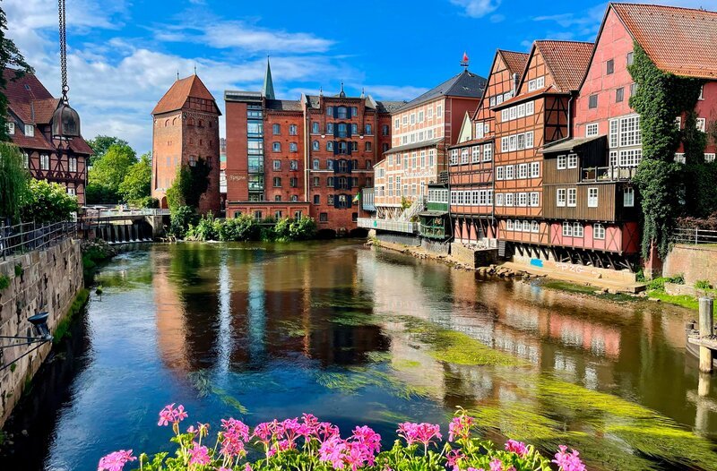 Lüneburg an der Ilmenau – Salz und Schiffer machten die Stadt reich. – Bild: NDR Lüneburg an der Ilmenau – Salz und Schiffer machten die Stadt reich. – Bild: NDR