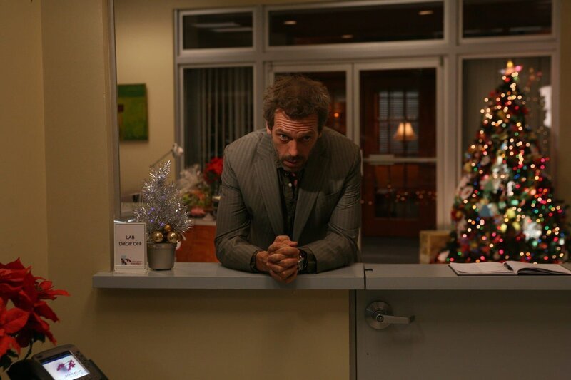 Weihnachten steht vor der Tür und auf Dr. Gregory House (Hugh Laurie) wartet eine Überraschung … – Bild: NBC Universal, Inc.