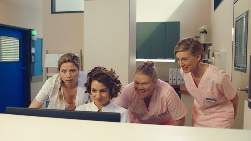 V.l.: Micki Busch (Caroline Frier), Charly Laurin (Anna Julia Antonucci), Doro (Gisa Flake), Trudi (Mareile Blendl). – Bild: TVNOW /​ UFA Fiction
