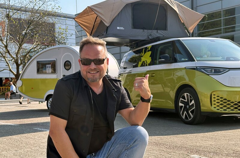 Friso Richter besucht den Caravan Salon Düsseldorf. – Bild: HR/​Lukas Lowack