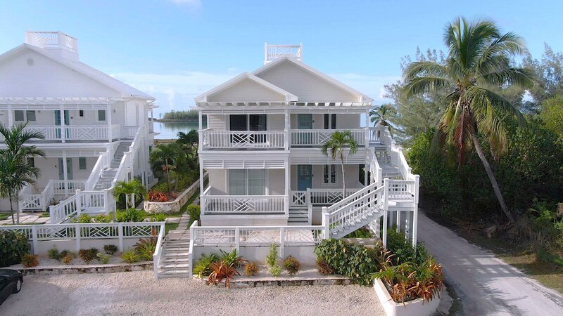 Exterior of The Anchor Point Apartments as seen on Bahamas Life (portrait) – Bild: MAX Hungary