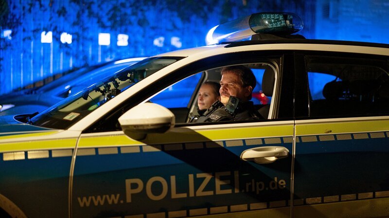 Katharina Klüpfel und Michael Kirch. – Bild: SWR/​Stephan F. F. Dinges
