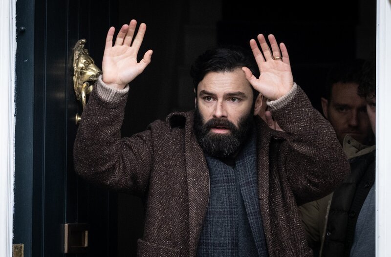 Joe (Aidan Turner) wird des Mordes verdächtigt. – Bild: ARD Degeto/​ITV Studios