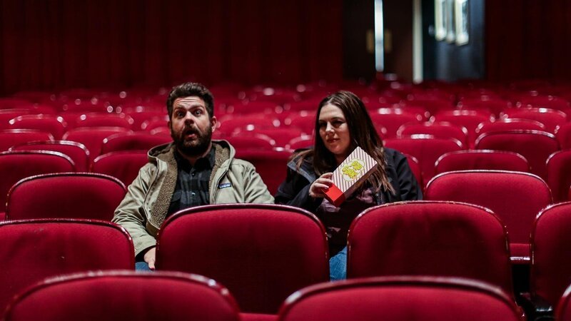 Jack Osbourne looks shocked as he and Katrina Weidman sit in the House Auditorium of Savannah Theatre – Bild: Discovery, Inc.