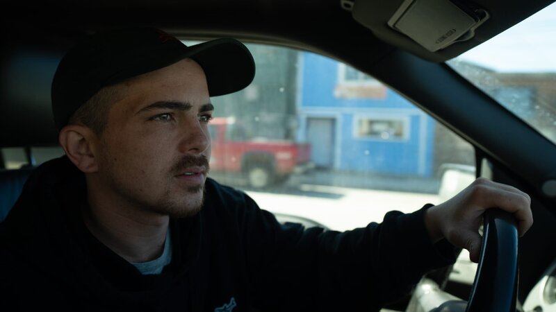 Chris McCully driving – Bild: Warner Bros. Discovery