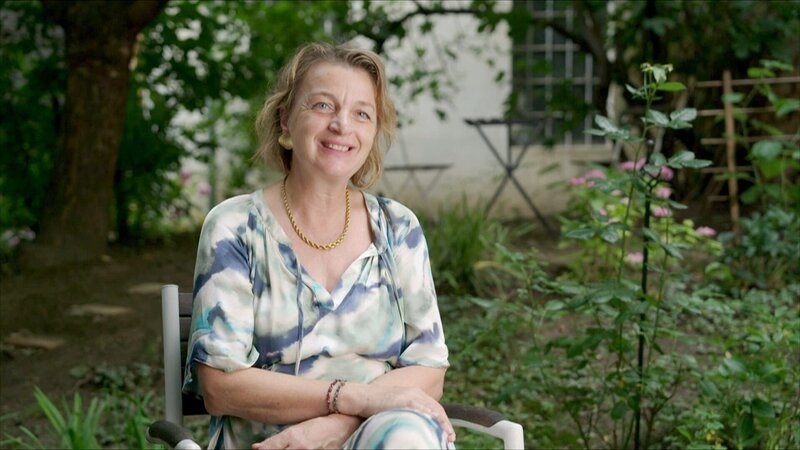 Architektin Jutta Wörtl-Gössler in ihrer privaten Grünoase. – Bild: ORF/Landesstudio Wien/Red Monster Film Architektin Jutta Wörtl-Gössler in ihrer privaten Grünoase. – Bild: ORF/Landesstudio Wien/Red Monster Film